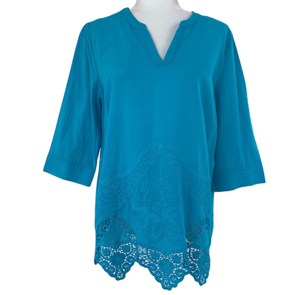 Chico’s Lightweight Blouse with Crocet Style Woven Hem